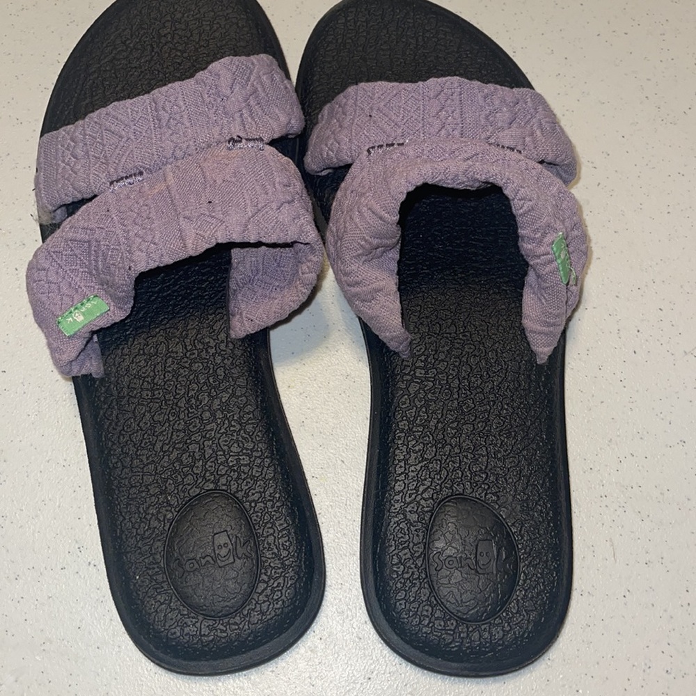 SANUK - Picture 3 of 7